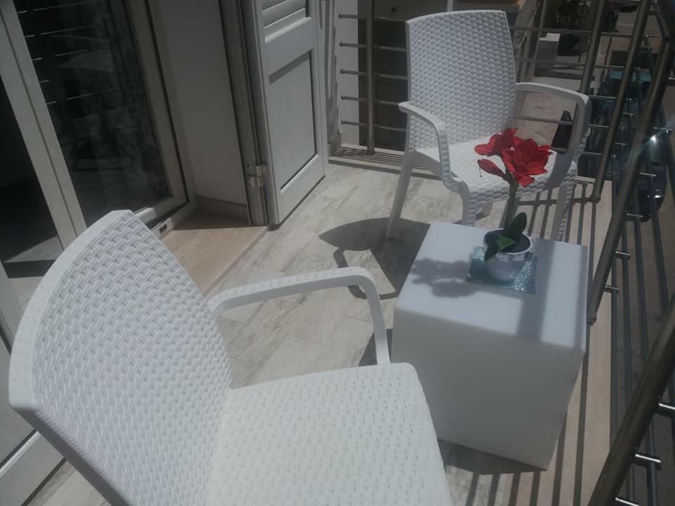 B&B Plaza Lampedusa Bagian luar foto
